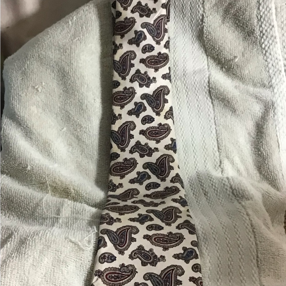 Geoffrey Beene Cream Silk Tie with Brown and Blue Paisley